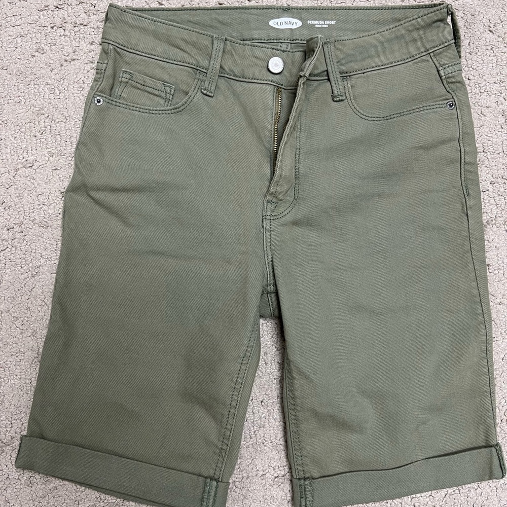 Old navy Bermuda green Bermuda shorts